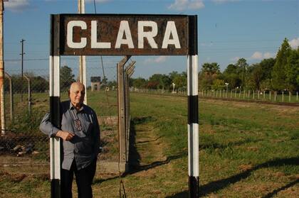 Cozarinsky en Clara, el pueblo de Entre Ríos, Departamento de Villaguay, donde nació su padre