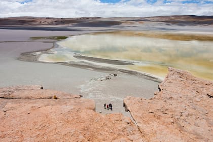 Cráter del Galán y su laguna Diamante.