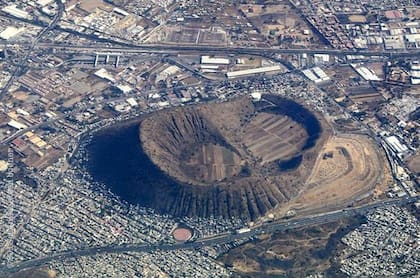 Cráter sembrado del Volcán La Caldera, Los Reyes, a 30 km de Ciudad de México