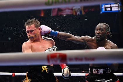 Crawford venció por decisión unánime a Canelo en septiembre pasado en Las Vegas (AP Foto/David Becker)