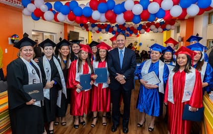 CREA prepara a los estudiantes para obtener un diploma oficial del Departamento de Educación del Estado de Nueva York