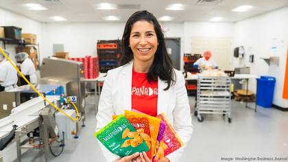 Creada en 2019 por Margarita Womack una colombiana que llegó a USA huyendo de las FARC, Maspanadas produce 13 toneladas de empanadas colombianas por semana