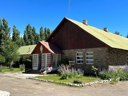 Creado en 1941, cuenta con una escuela, una sociedad de fomento, un hotel, una sala de primeros auxilios y unas pocas cabañas de pescadores.