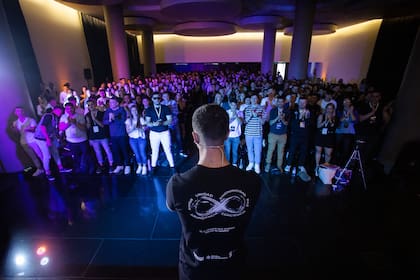 “Creamos un ámbito donde las personas puedan crecer personal y profesionalmente y al mismo tiempo, contribuir al desarrollo económico", sostienen los emprendedores