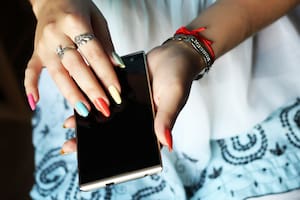 Un estudiante universitario creó un esmalte de uñas clave