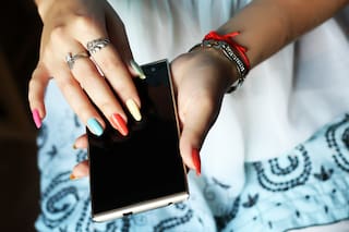 Un estudiante universitario creó un esmalte de uñas clave