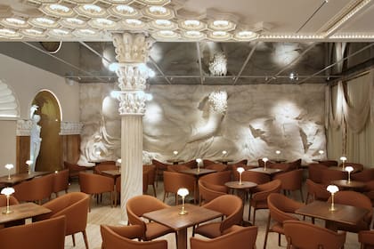 Crear experiencias. Desde hace tres años Eugenia Foguel trabaja en el rediseño de una tradicional heladería de Tandil; la propuesta evoca un Renacimiento reversionado desde las materias primas del helado –mármol, crema, fruta y cacao– que se transforman en arquitectura, símbolo y esculturas