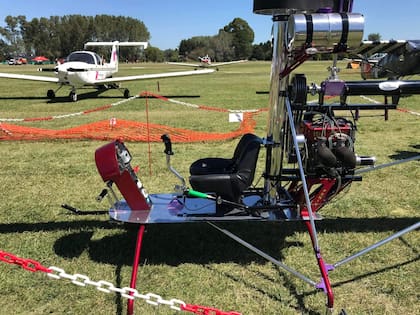 "Crear mi propio helicóptero me costó poco dinero, porque se trabajó con aluminio que ya tenía, otros caños que me dieron, gasté muy poco", cuenta