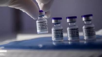 Crear vacunas nuevas es un negocio de muy alto riesgo y muy caro.