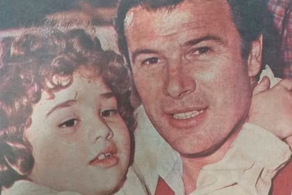 Lorena Paola y Alberto Martín, los protagonistas de la telecomedia Crecer con papá