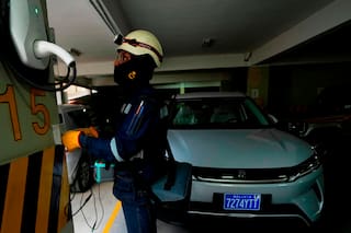 Crece la compra de automóviles eléctricos en Bolivia en medio de la crisis de combustibles