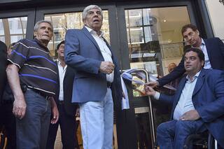 El Gobierno reabre el diálogo con los Moyano en un encuentro secreto