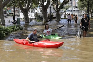 Crecida del Río por la sudestada en Tigre
