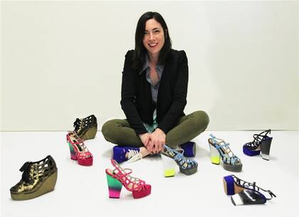 Crecimiento. Lorena Pafundi arrancó a los 21 años y hoy tiene una fábrica de zapatos. Un espacio de creatividad en Ciudadela que es plataforma de lanzamiento de diseñadores emergentes y lugar favorito de autores y marcas de moda