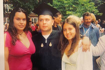 Creció en el sur de Chicago con tres hermanas y fue criado por su madre soltera