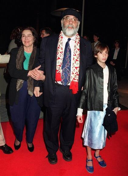 En 1997, con su querido abuelo Francis, de quien aprendió la pasión por el cine