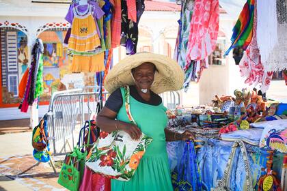Un vendedor en el mercado de Marigot.