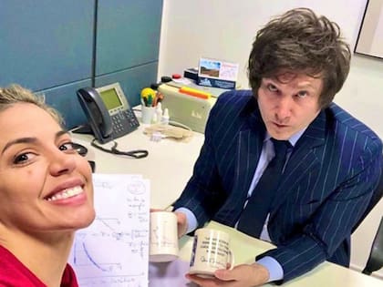 Un punto clave en su vínculo con la política surgió en 2022, cuando retomó su interés por la economía en Polémica en el Bar y comenzó a tomar clases particulares con Milei