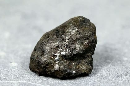 En 2008 se encontró este asteroide de 9 toneladas y 4 metros de diámetro, que entró en la atmósfera de la Tierra y explotó en unos 600 meteoritos sobre el SudánCréditos: Catawiki