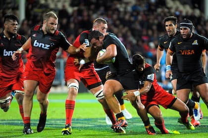 Creevy avanza contra los Crusaders en un partido de Jaguares en el Super Rugby