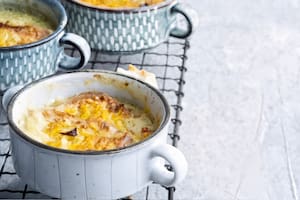 Crema de puerros con queso cheddar gratinado