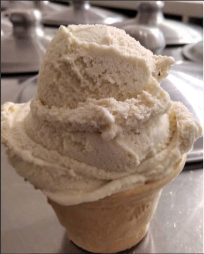 Crema gaucha o helado de yerba mate con hierbas, uno de los sabores originales de la heladería rosarina.
