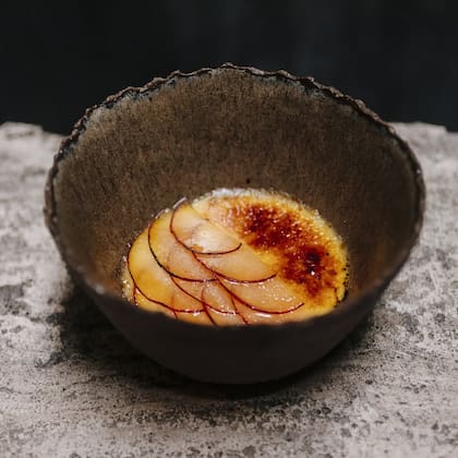 Crème Brûlée con cardamomo y ciruela