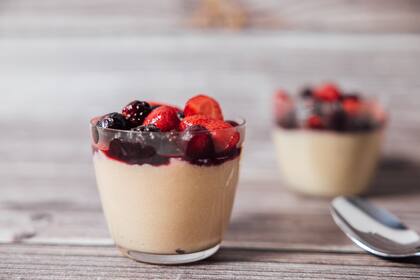 Cremoso de vainilla y tofu con frutos rojos