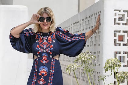 "Creo que, de mi mamá, tengo algo del estilo a la hora de vestir. Ella siempre ha sido cancherísima. Hasta el día de hoy, en un minuto, se maquilla, se “tira” siete collares y ¡todo le queda divino y con gracia".