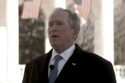 "Creo que los estadounidenses deberíamos amarnos a pesar de las divisiones", subrayó Bush