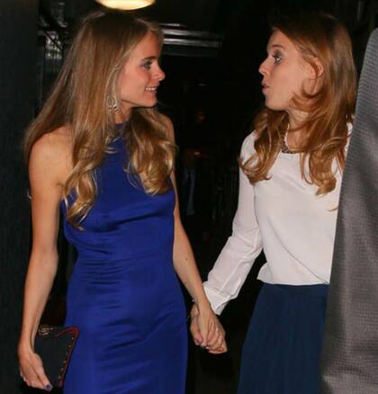 Cressida Bonas, sola y con amigas en la noche de Londres