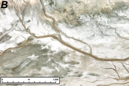 Crestas fluviales similares a las de Marte se encuentran en el sistema del río Amargosa de California, aunque el agua todavía corre a través del sistema