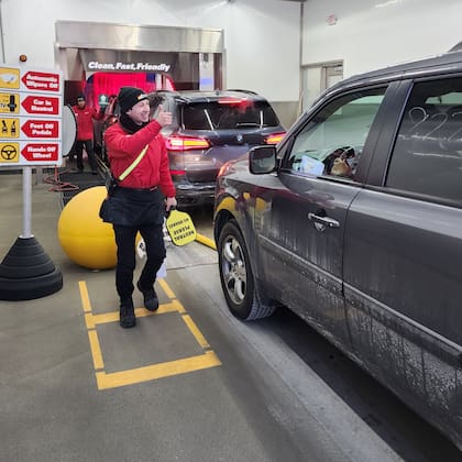 Crew Carwash es conocida por su buen trato a empleados y clientes (Facebook/Crew Carwash)
