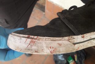 La zapatilla de Máximo Thomsen, manchada con la sangre de Fernando Báez Sosa