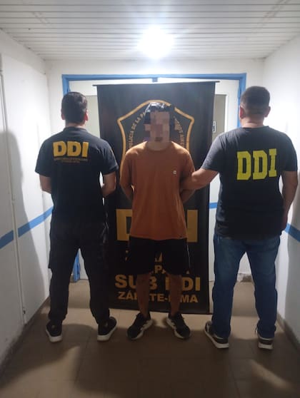 Crimen en Zárate: un hombre mató a balazos a la expareja de su novia en una estación de servicio; fue detenido.