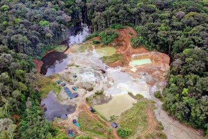 Una mina ilegal de oro en Colombia. En enero del 2023 fue destruida por las fuerzas de seguridad de ese país.