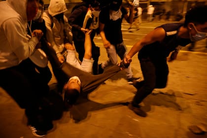 La crisis en Perú: dos muertes y varios heridos en la noche del sábado por las protestas