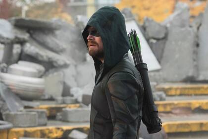 Stephen Amell se despide de Arrow, la serie que le dio origen al éxito, en Crisis en Tierras infinitas