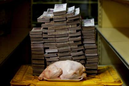Un pollo de 2,4 kg.: 14.600.000 de bolívares (US$ 2,22)
