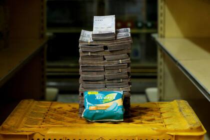 Un paquete de toallitas femeninas: 3.500.000 de bolívares (US$ 0,53)