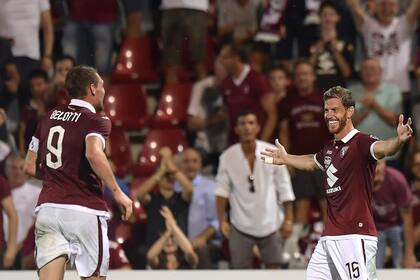 Cristian Ansaldi celebra el tanto con el que contribuyó al 3-0 de Torino sobre Debrecen, de Hungría.