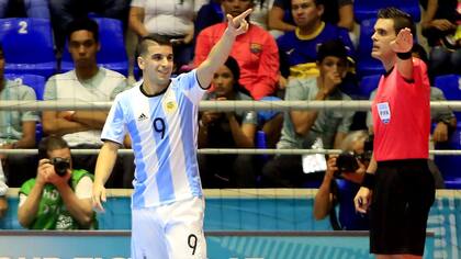 Cristian Borruto celebra uno de los goles del triunfo