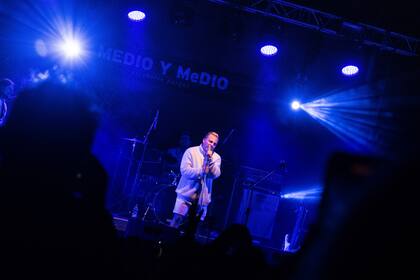 Cristian Castro brindó un show en Uruguay con un artista inesperado: El Zorrito Von Quintiero