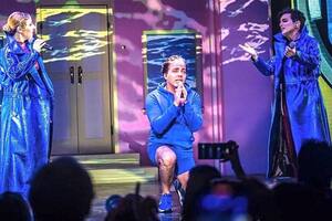 Cristian Castro se quitó la ropa en pleno show de Miranda! y causó furor en las redes