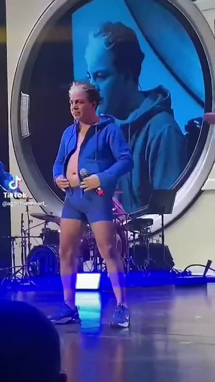 Cristian Castro se quitó la ropa en público y sorprendió al público de Miranda!