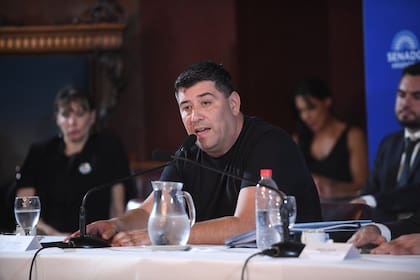 Cristian Jerónimo, parte del triunvirato de la CGT, durante el debate en el Senado
