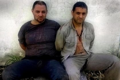 Cristian Lanatta y Víctor Schillaci al ser detenidos en Cayastá, Santa Fe, el 11 de enero de 2016