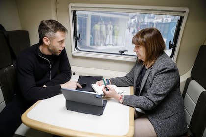 Cristian Larsen junto a Patricia Bullrich durante la campaña electoral.