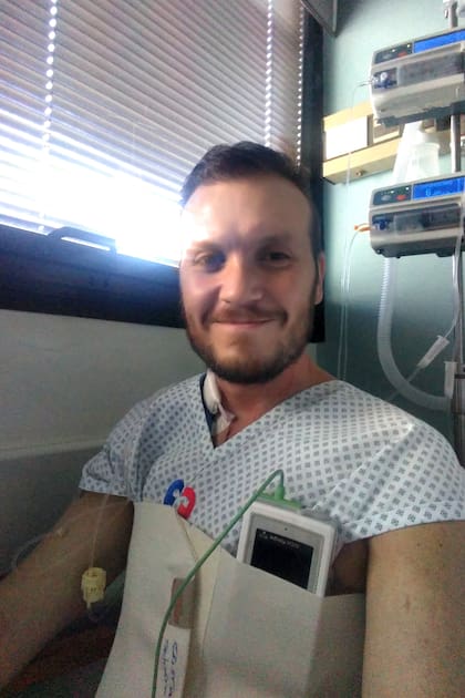 Cristian luego de una de las operaciones