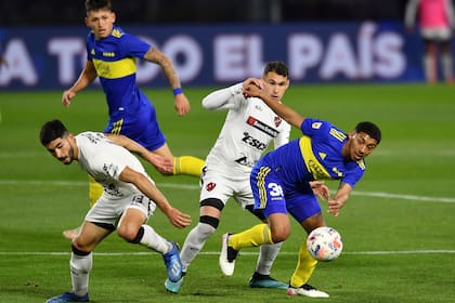 Cristian Medina en los comienzos, más jóven, en un Boca vs. Patronato. 21/08/21